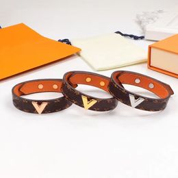 Brand Charm V-shaped Leather Bracelet New Fashion Plaid Cord Bracelet High Quality Designer Bracelet