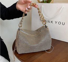 Borsa da sera femminile 2023 nuova versione coreana della popolare tendenza della moda di quest'anno brillante borsa a tracolla a tracolla di nicchia a tracolla borsa da donna portatile