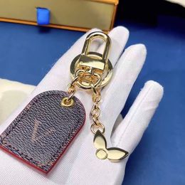 2023 New style Luxury Key chain Buckle lovers Car Keychain Designer Handmade Leather Design Keychains Men Women Bag Pendant Accessories Gift