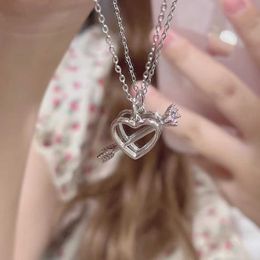 Pendant Necklaces New Trendy Love Heart Necklace for Women Korean Crystal One Arrow Through The Heart Clavicle Chain Jewelry Valentine's Day Gift Z0417