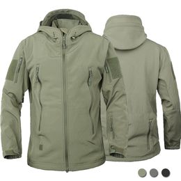 Pelliccia da uomo Pelliccia sintetica Giubbotti militari da esterno Uomo Pelle di squalo Soft Shell Tattico Giacca a vento impermeabile Giacca da combattimento militare Cappotti bomber con cappuccio da uomo 231117