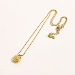 Goldplattierte Designer -Anhänger Halsketten Luxusmarke Edelstahl Doppelbuchstaben Halskette Halskette Kette Schmuckzubehör Geschenke Hochqualität
