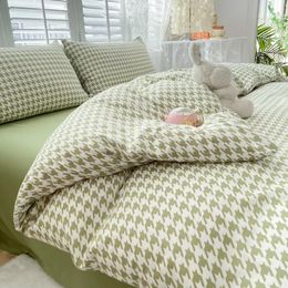Bedding sets Houndstooth Print Green Yellow Pink Brushed Polyester Bed Sheet Duvet Cover Pillowcase Four piece Spring Set M060 1 231118
