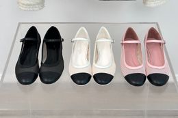 Tessuto a rete di alta qualità Scarpe eleganti per donna Mary Janes Cinturino con fibbia Ballerine morbide Pelle di pecora di seta Scarpe firmate Primavera Autunno Scarpe da ginnastica da donna