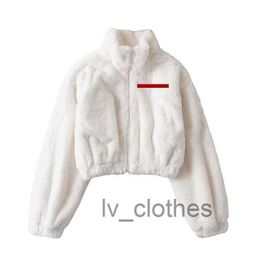 2023 SS осень/зимняя мода Женская куртка свитера Top Designer Brand Женская сексуальная короткая короткая кашемирная вечеринка Top Top The Warm Loak Casual Poat