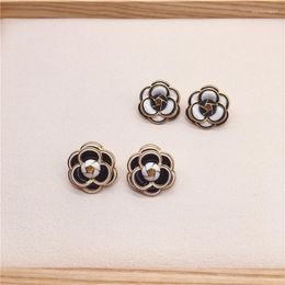 Stud Earrings Classic Camellia Flower Earring Delicate Women Accessory Wearing Party With White/Black Jewelry