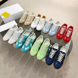 Designer Sneaker Women Men Causal Shoe Vintage White Skate Shoes Lace-up Non-slip Couple Jogging Sport Platform