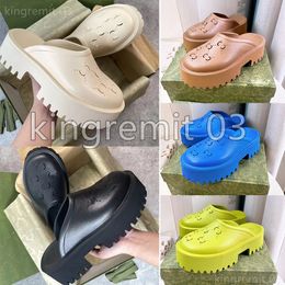Shoes Slippers Perforated Designer Sandals Thick Bottom Platform Slide Luxury Hollow Pattern Transparent Materials Sandal Rubber Flats Slipper
