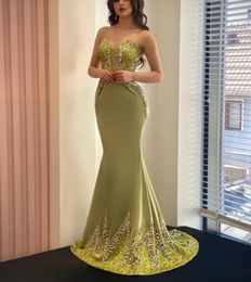 Luxury Green Mermaid Prom Dresses Sleeveless V Neck Appliques Sequins Beaded Floor Length Diamonds Pearls Satin Evening Dress Bridal Gowns Plus Size Custom Made