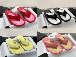 Chanells Alt Kanal Kare 22SS Tasarımcı Kalın Sandals Flipflops Toe Kadın Terlik Orijinal Deri Dış Taban Koyun Dinini Astar Plaj Ayakkabıları 3416136