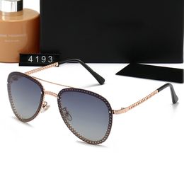 Estilista de moda Óculos de sol Goggle Polaroid Frame Beach Sun Glasses para homem Mulher Cores Viagem de alta qualidade com estojo
