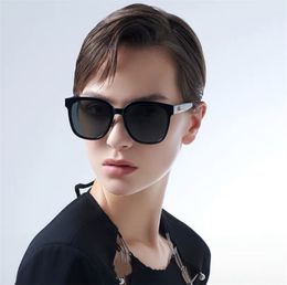 Роскошный дизайнер B Мужжины женщины солнцезащитные очки на открытом воздухе классические очки