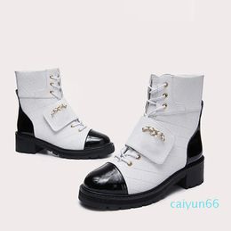 New Women Boot Lattice Letter Chain Martin Boots Cow Leather Upper Sheepskin Padded Feet Thick Sole Anti Slides Ladies Booties