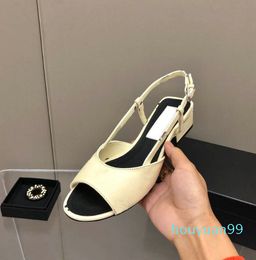 Designer Women Sandals Slippers Printed Lambskin White Black Indoor Causal Sandal Summer Fashion Ladies Beach Flat