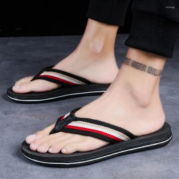 Slippers Summer Fashion Trend Men's Soft-soled Beach Shoes Breathable Rubber Living At Home Lightweight Flip Flops