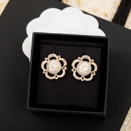 2023 Luxury quality charm stud earring with diamond and nautre shell beads in 18k gold plated have box stamp flower design PS7876A