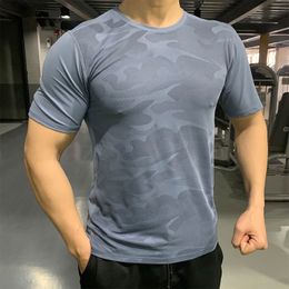 Men's T-Shirts New summer camouflage breathable Quick Dry Men Running T-Shirts Gym Fitness Workout Jogging Sports elastic Sportswear Jersey 230420