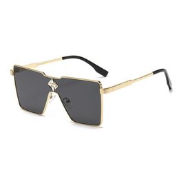 Luxury New Flower and Grass Square Metal Sunglasses High Quality Letter Seal Flat Mirror for Men and Women's Party, Travel Glasses, Driving Sunglasses