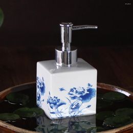 Storage Bottles Chinese Classical Blue And White Creative Ceramic Lotion Bottle Hand Sanitizer Bath Press Bo