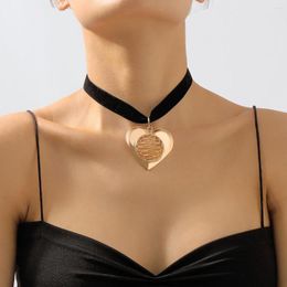 Choker Vintage Chunky Big Hollow Heart Necklace For Women Black Velvet Cord 2023 Fashion Statement Jewelry