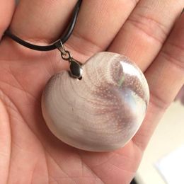 Pendant Necklaces Heart Shape Natural Shell Fine Jewerly For Woman Girl