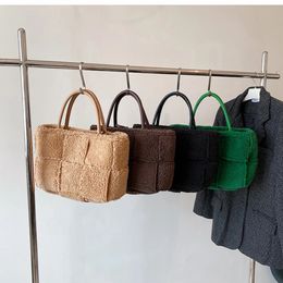 Evening Bags 2 Set Women s Top handle Bag Designer Weave Faux Fur Side Shoulder Warm Winter Luxury Purses and Handbags Trend Furry 231120