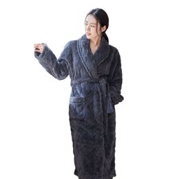 Herbst und Winter neue langärmelige Robe Lady Diamond Check Jacquard Baumwollsamt warmer Bademantel Heimanzug