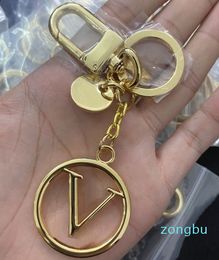 Designer Keychain Gold Letter Buckle Car Key Chain Girls Bag Pendants Lovers Couple Keyrings Portachiavi Luxury Carabiner