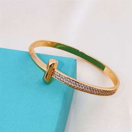 Bangle Armband V Gold Plated T smal en rad semi diamant precision armband spänne armband par armband rosguld mode