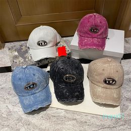 Washed and Worn Out Style Designer Ball cap Couple Summer Vacation Sports Metal Embroidery 5 Colours
