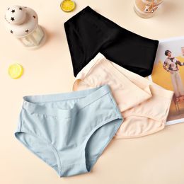 Women's Panties New Fashion Solid Colour Panties Women Underwear Cotton Mid Waist Traceless Girls' Simple Breathable Triangle Pants Girls' Shorts 230420