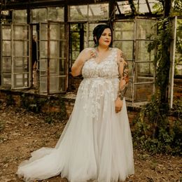 Plus Size Wedding Dresses Bridal Gown with 3D Floral Lace Applique V Neck Sweep Train Tulle Custom Made Open Back vestido de novia