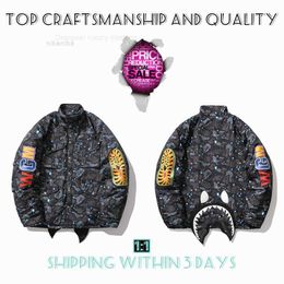 Top Craftsmanship Mens Jackets Shark Mens Star Spots Designers Coat Varsity Cobranding Stylist Cotton Clothes Military Style Camouflage Jacket Baseball WearNB7T