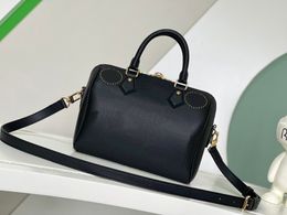 Adozione della borsa per la borsa di stilista per borse da viaggio per borse da viaggio con una borsa a spalla singola usando rivetti per creare roccia in stile
