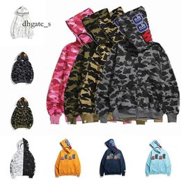 Mens Women Designer Mens bapeshoodie Black Printing Ape Hoodie Paris Cardigan Classic Winter Plush Coat Sweater