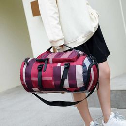 Travel bag, neutral messenger bag, fashionable and simple lattice fitness bag, fashionable and versatile, large capacity, wear-resistant and waterproof Backpack