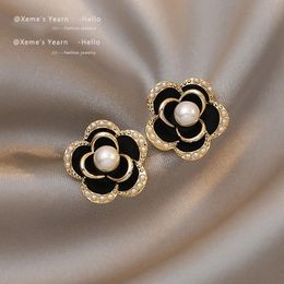 Stud Elegant sweet pearl black camellia stud earrings suitable for girls Korean celebrity accessories student party Jewellery gifts 231120