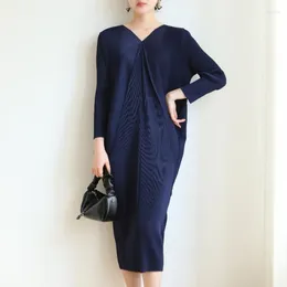 Casual Dresses Miyake Pleated Women's Fashion V-Neck Loose Plus Size Dress Solid Color Elegant Bat Sleeve Wrap Hip Mid Length Pants
