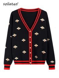 Women's Knits Tees High Quality Fashion Designer Bee Embroidery Cardigan Long Sleeve Single Breasted Contrast Colour Button Knitted Sweaters C-068 231120