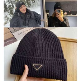 Fashionable luxury brimless hat designer men and women's knitted hat autumn wool hat letter jacquard unisex cashmere letter casual skull outdoor hat beanie