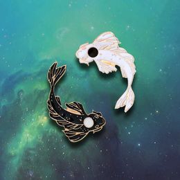 Pins Brooches Animal Pins Brooches Lovely Goldfish Cod Fish Black and White Good Gifts Lucky Jewelry Diving Clothes Metal Badge Z0421