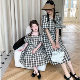 Family Matching Outfits Mother and Daughter Matching Plaid Dress Pink Summer Mom Baby Girl Same Short Sleeve Cute Dress Korean Style Women Clothing 230421