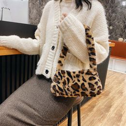 Duffel Bags Fashion Women Leopard Plush Shoulder Bag Female Cow Print Underarm Faux Fur Handbag Fluffy Tote Simple Shopping