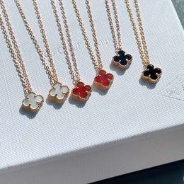 Desginer clover Mini Four Leaf Grass Necklace Women's High Edition 18k Gold Plated Original Cnc Button Head Mini Red Agate White Fritillaria Pendant