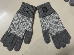 new Knitted Gloves classic designer Autumn Solid Color European And American letter couple Mittens Winter Fashion Five Finger Glove Black Grey 01