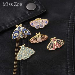 Pins Brooches Butterfly Moth Enamel Pin Brooches Star And Moon Retro Insect Gold Color Badges Animal Jewelry Gifts For Women Girl Wholesale Z0421