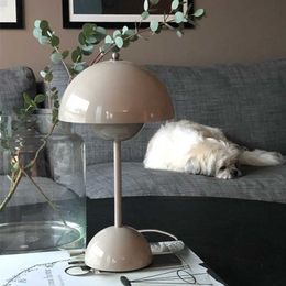 Danish Designer Bud Table s Creative Mushroom LED Touch Switch Plug Makaron Bedside Lamp for Bedroom Bar Living Room AA230421