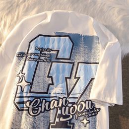 Maglietta da uomo shirt americani retrò hip hop per studentesse maschi e femmine in estate harajuku amanti del design sciolto mezza manica top 230421