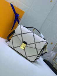 2023 Fashion Designer High Quality and High Quality New Handbag Embossed Large Pattern Elegant Handle Detachable Shoulder Strap for Shoulder or Crossbody Use 5A