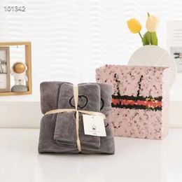Designer Bath Towel Set Classic Letter Logo Embroidered Towel 4-Color Water Absorbent Towel Pure Cotton Quick Drying Beach Towel Gift Box